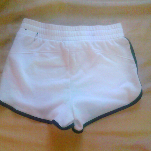 Hollister Shorts - Picture 5 of 7